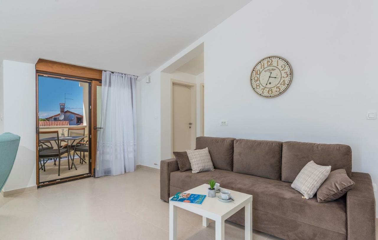 Apartments Hana in Funtana Bagian luar foto