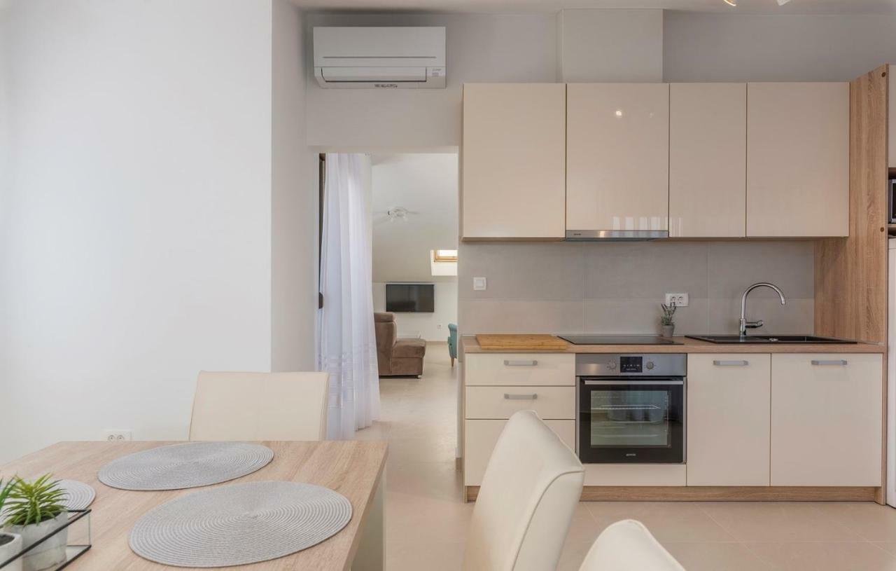 Apartments Hana in Funtana Bagian luar foto