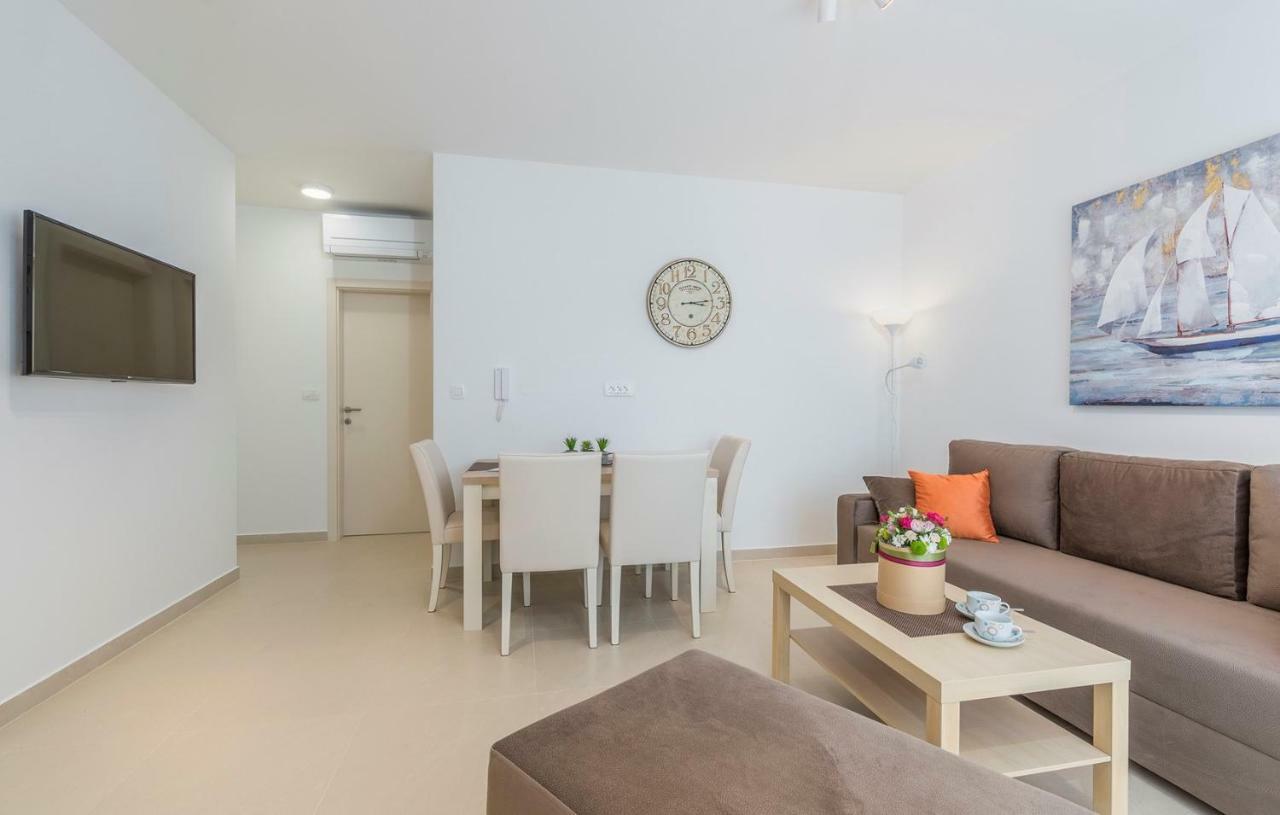 Apartments Hana in Funtana Bagian luar foto