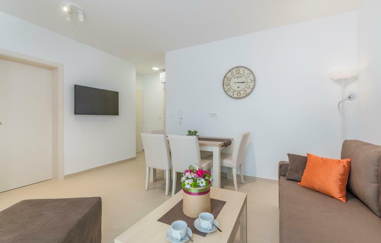 Apartments Hana in Funtana Bagian luar foto