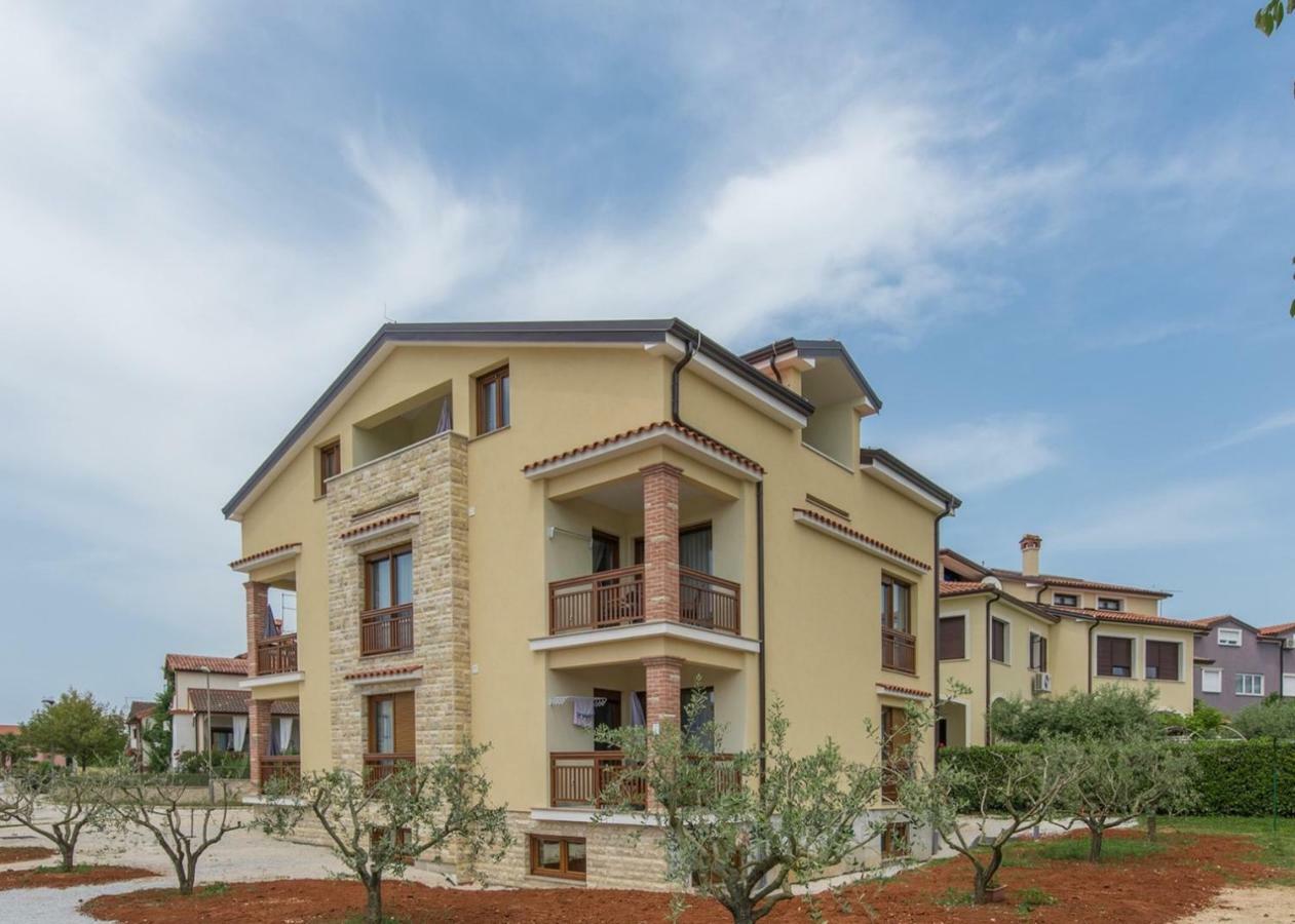 Apartments Hana in Funtana Bagian luar foto