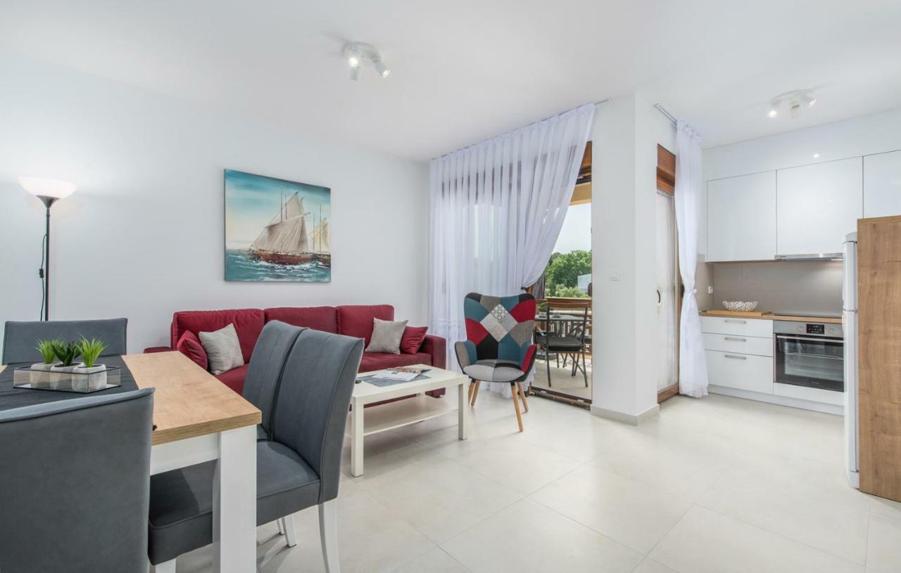 Apartments Hana in Funtana Bagian luar foto